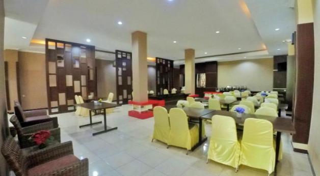 Hotel Pelangi Купанґ Екстер'єр фото